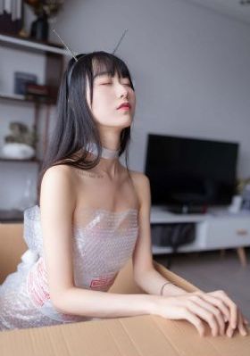 舌尖逗弄她粉嫩的花苞_剧情片动漫免费观看
